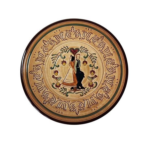 PENNSBURY POTTERY Vintage Amish Pattern Pennsylvania Dutch Couple 11" Plate - Picture 1 of 5